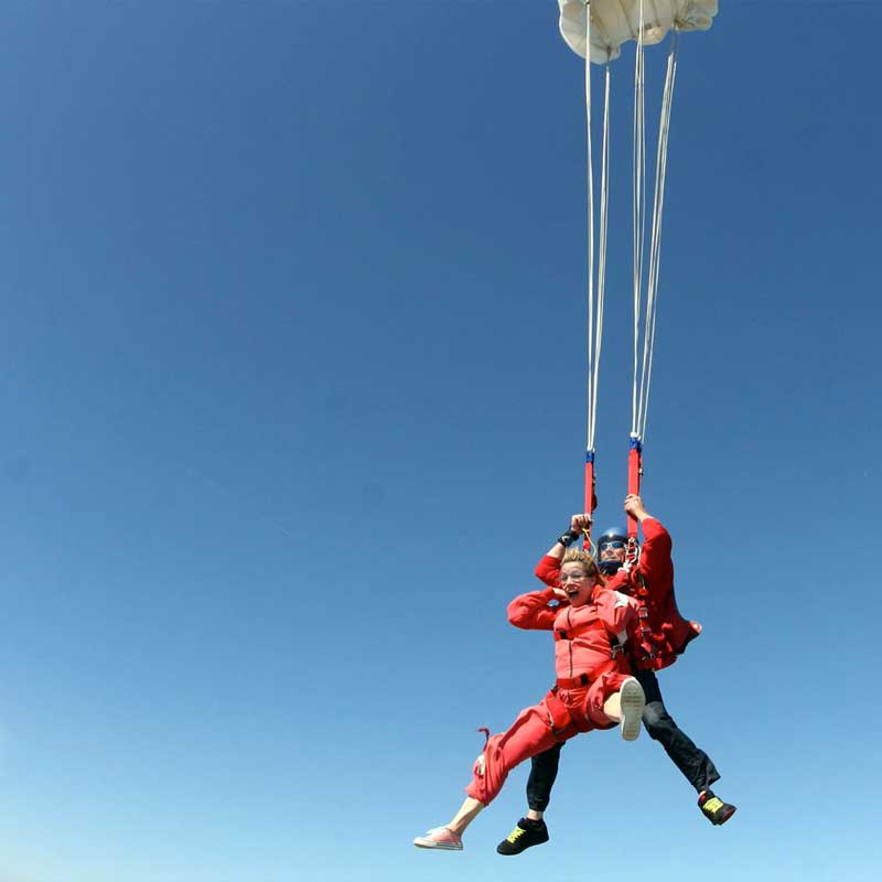 Geschenkgutschein Tandem-Fallschirmsprung 13.000 Fuß.